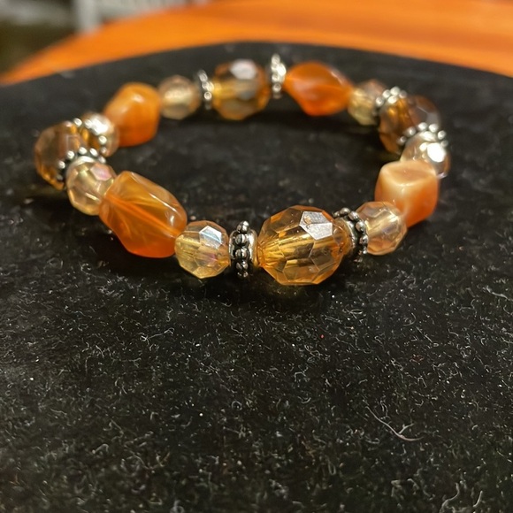 8” stackable stretch bracelet with 11 amber color 4 stone 8 silver beads - Picture 5 of 12